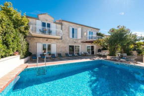 Luxury Beachfront Villa Casa Mare with private heated pool and gym right at the beach in Mirca - Brac